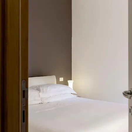Comfort Suites Garibaldi Milan Room photo