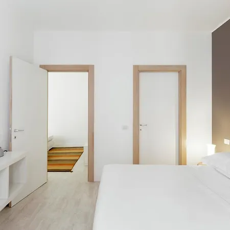 Comfort Suites Garibaldi Milan Room photo